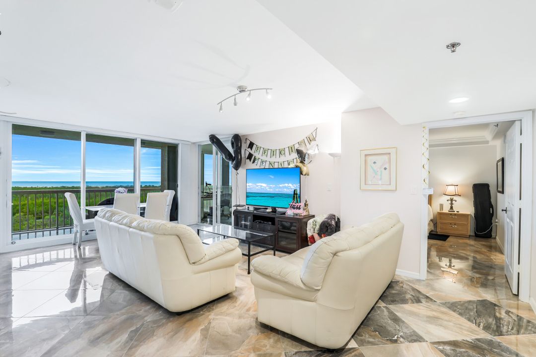 6585 Nicholas Blvd #703, Naples, FL 34108