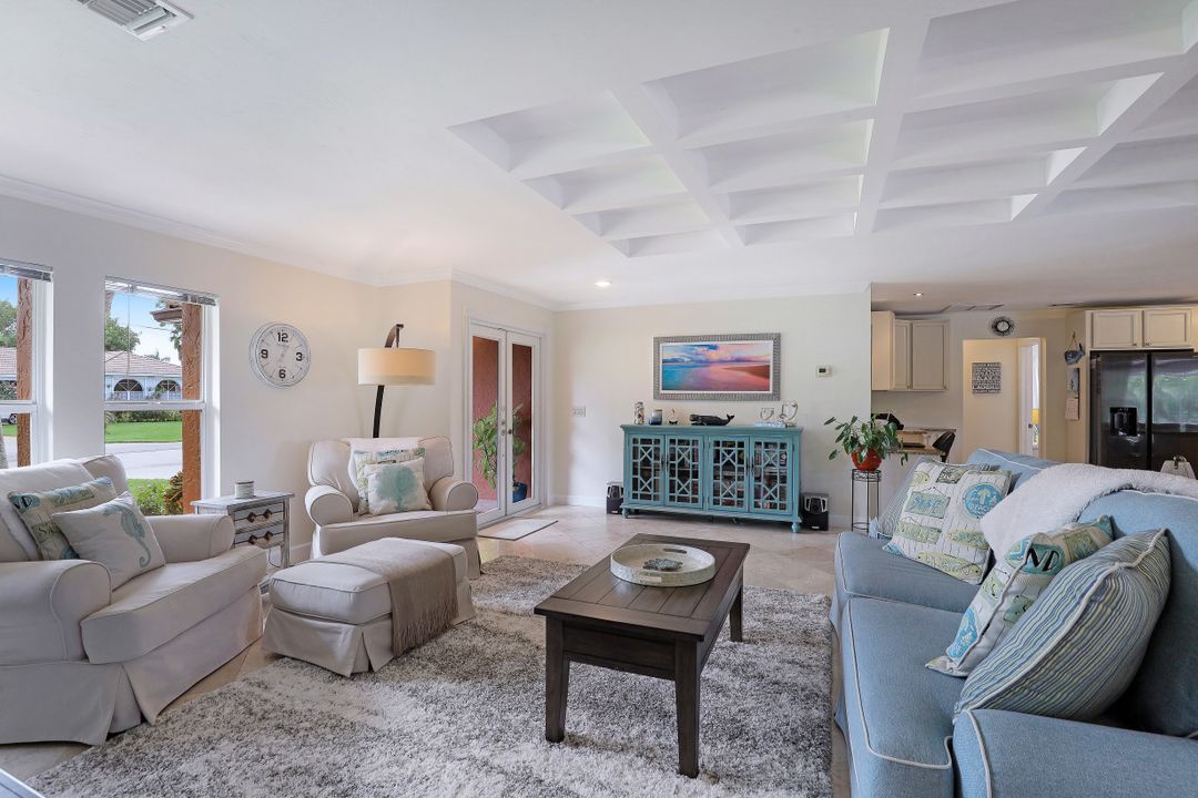 989 E Valley Dr, Bonita Springs, FL 34134