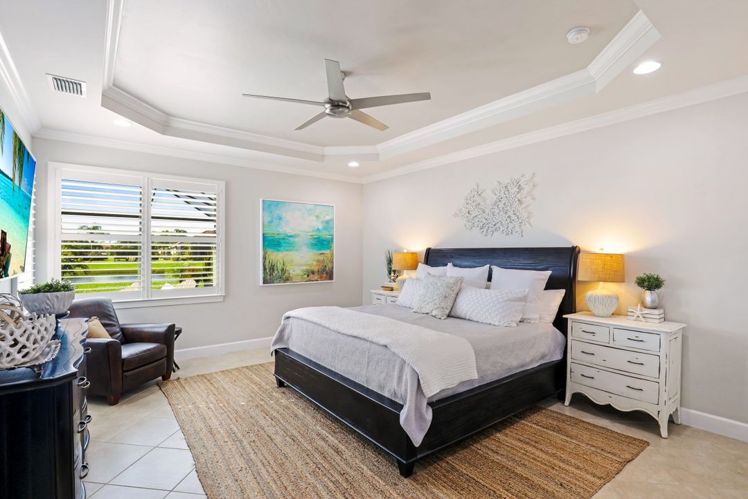 9423 Quarry Dr, Naples, FL 34120