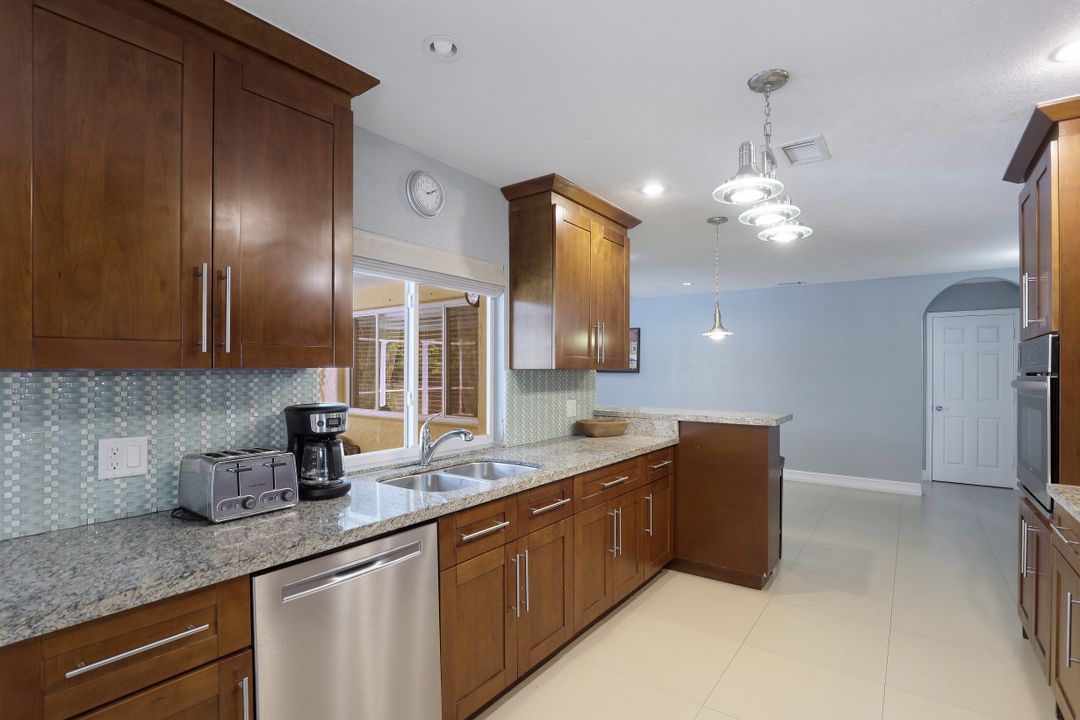 541 S Heathwood Dr, Marco Island, FL 34145