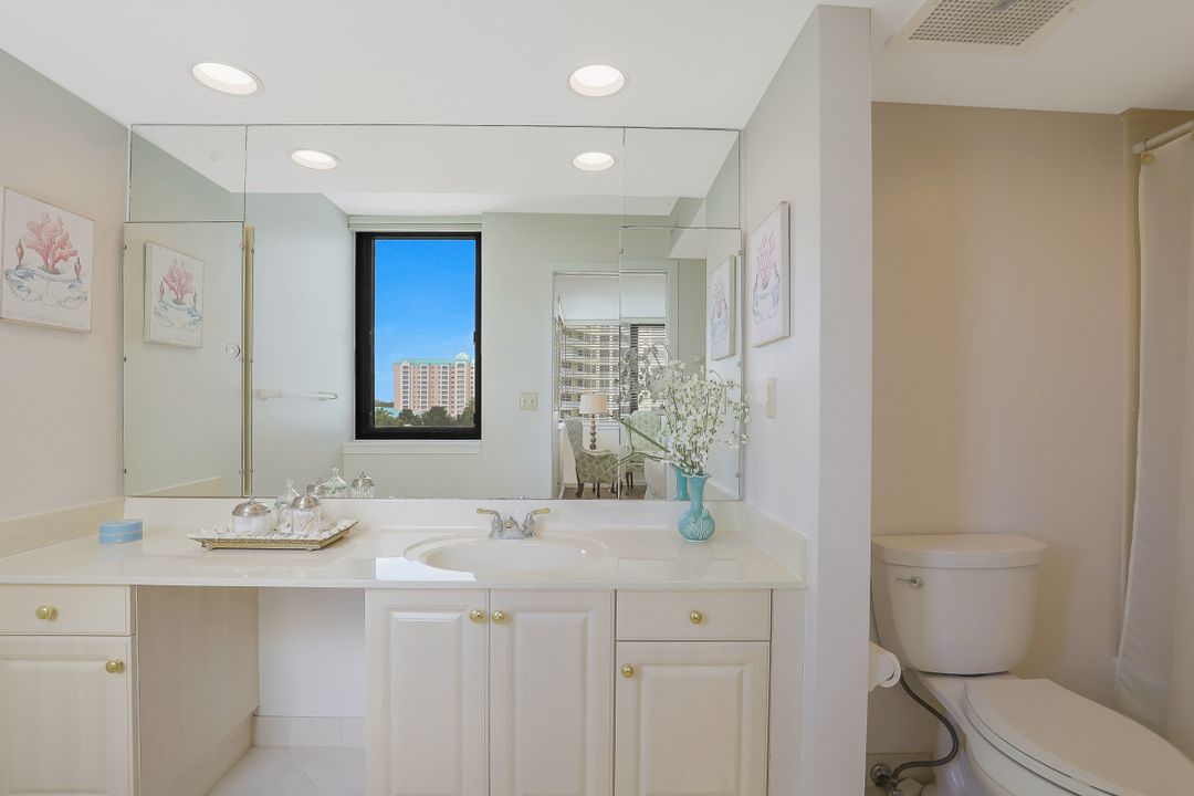 5555 Heron Point Dr #402, Naples, FL 34108