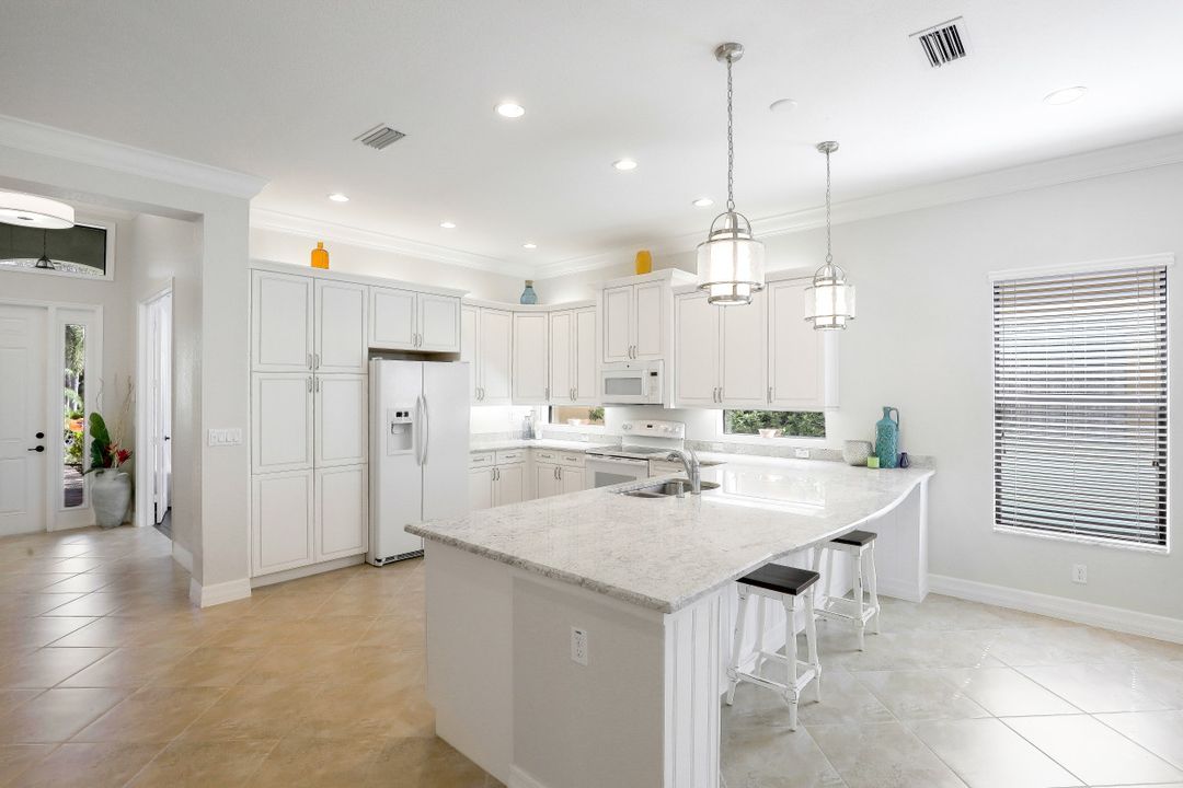 3195 Pacific Dr, Naples, FL 34119