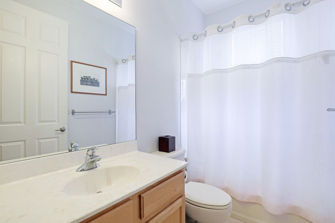 7920 Leicester Dr, Naples, FL 34104