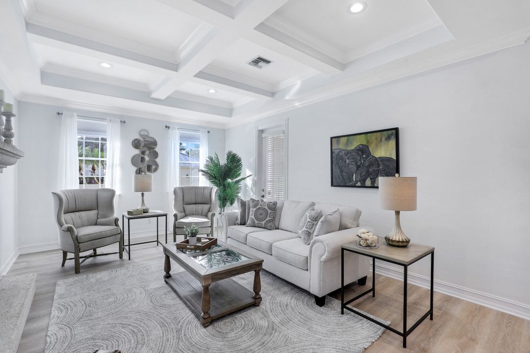 160 3rd St N, Naples, FL 34102