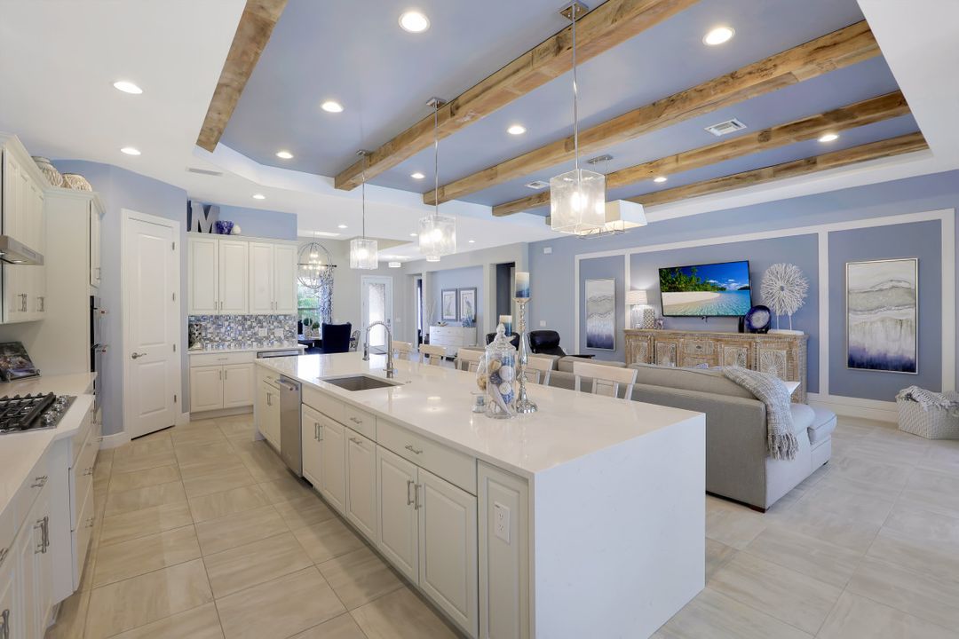 2155 Antigua Ln, Naples, FL 34120