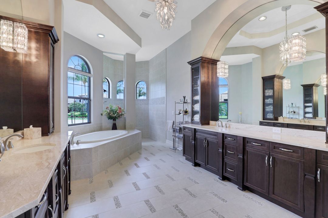 6587 Barbera Ln, Naples, FL 34113