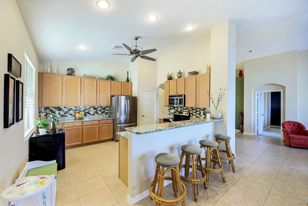 8615 Sumner Ave, Fort Myers, FL 33908