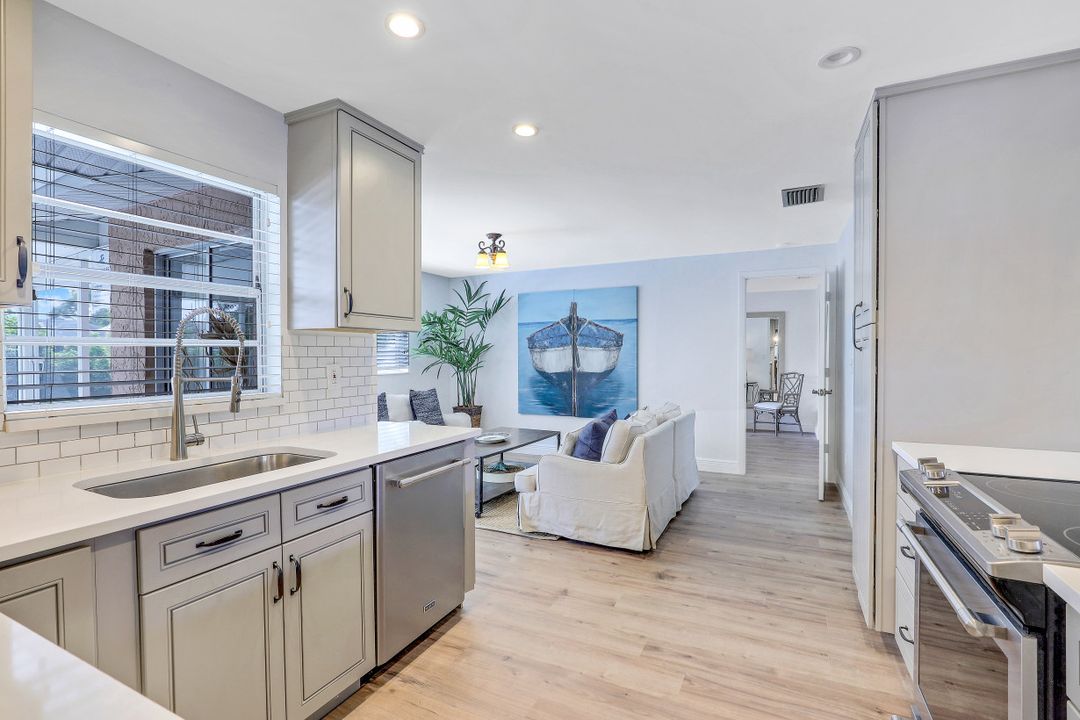 580 105th Ave N, Naples, FL 34108