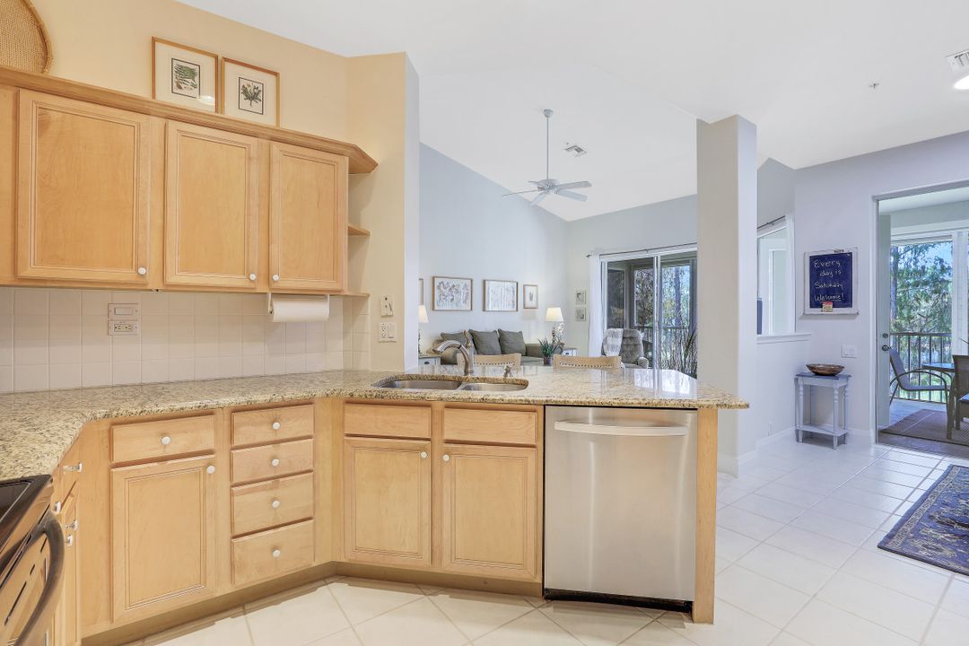 8255 Danbury Blvd #202, Naples, FL 34120