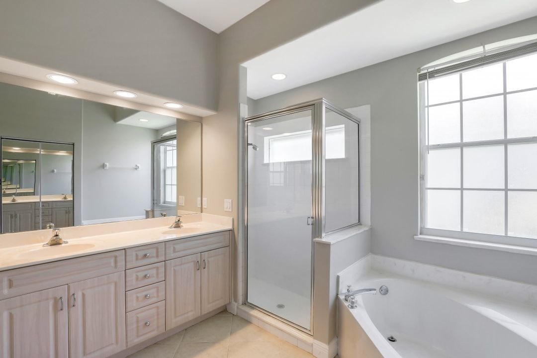 8039 Tauren Ct, Naples, FL 34119