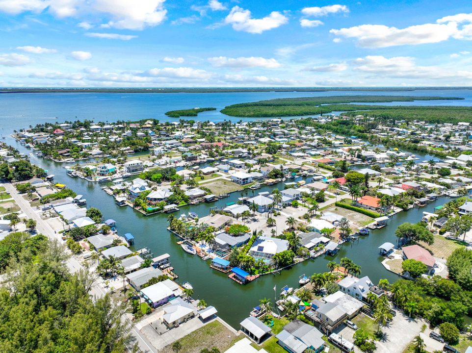 2471 Oleander St, Saint James City, FL 33956