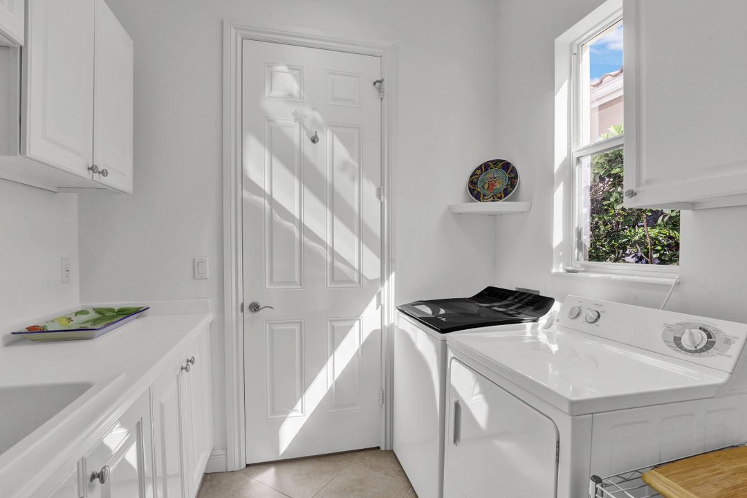 8972 Cherry Oaks Tr, Naples, FL 34114