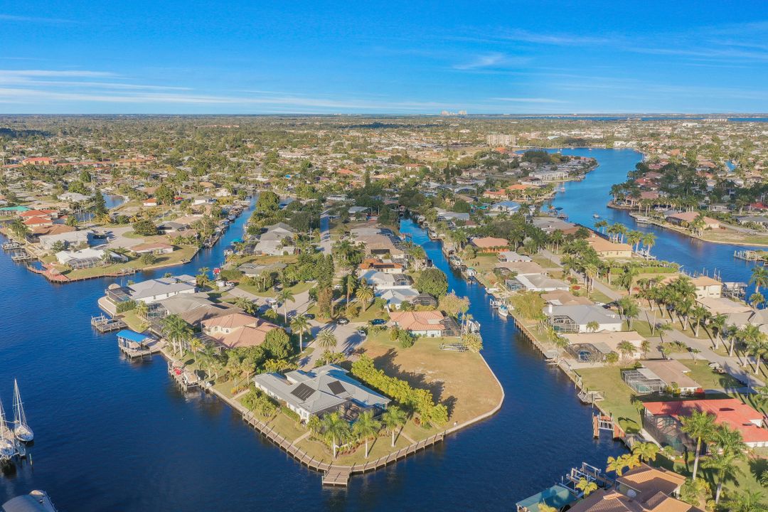 5059 Saxony Ct, Cape Coral, FL 33904