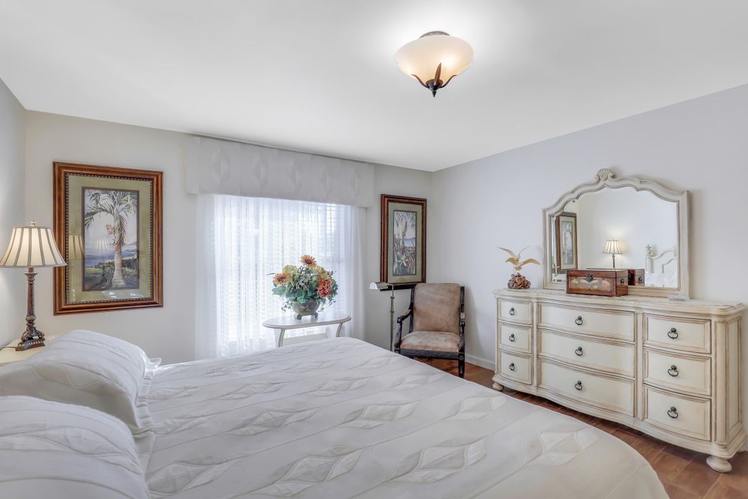 5013 Catalina Ct, Naples, FL 34112