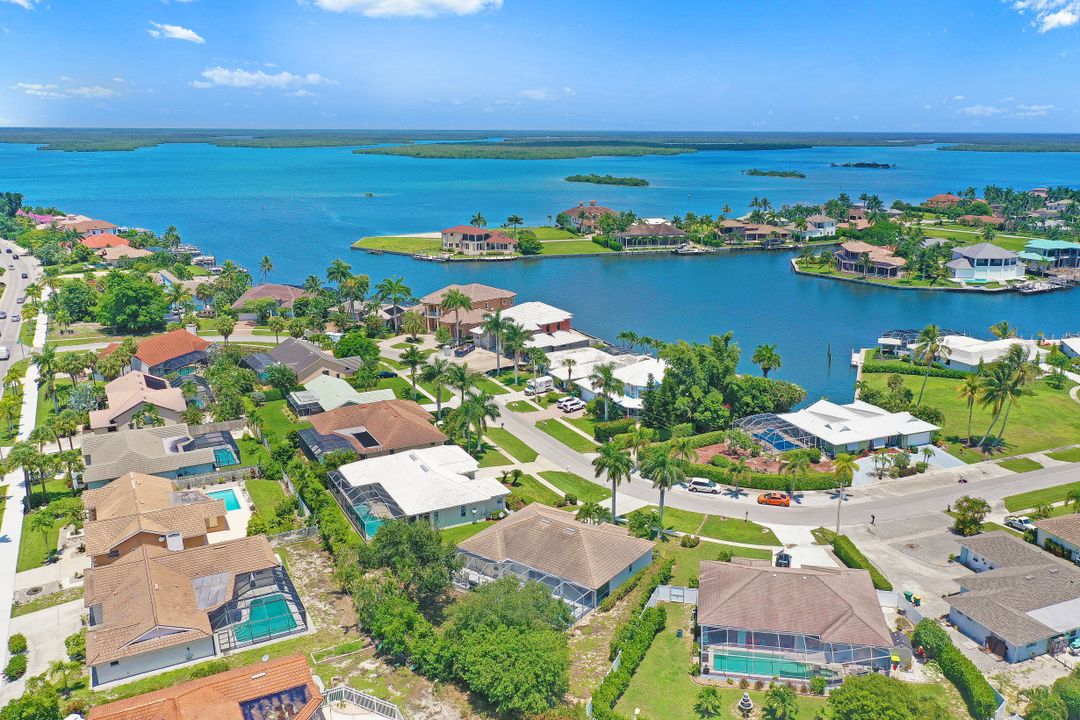 718 Fairlawn Ct, Marco Island, FL 34145