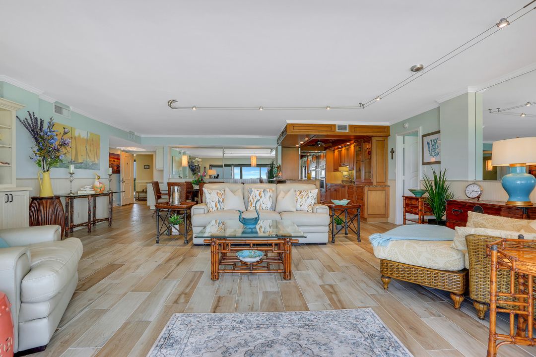 2171 Gulf Shore Blvd N #702, Naples, FL 34102