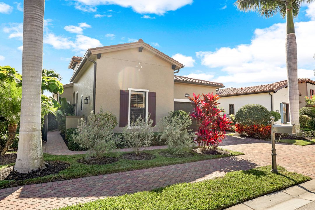 7919 Cordoba Pl, Naples, FL 34113