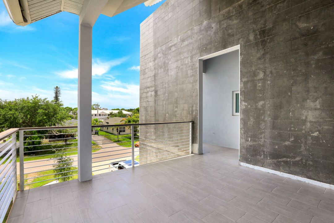 859 92nd Ave N, Naples, FL 34108