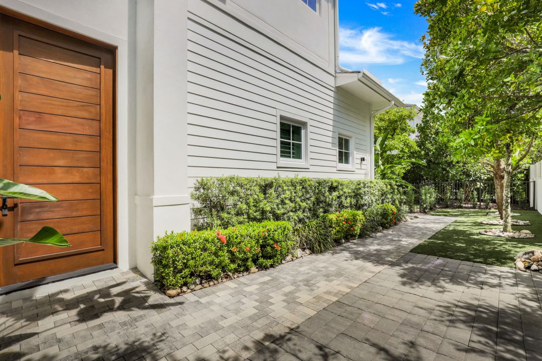 9184 Mercato Ln, Naples, FL 34108
