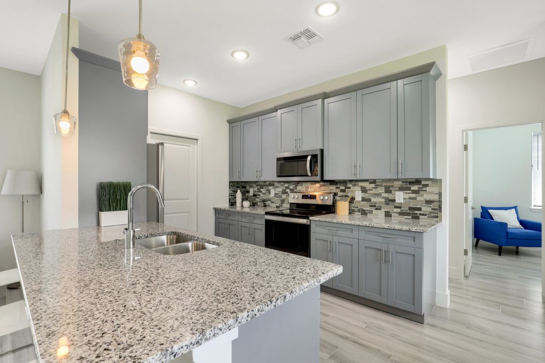 853 SW 13th St, Cape Coral, FL 33991