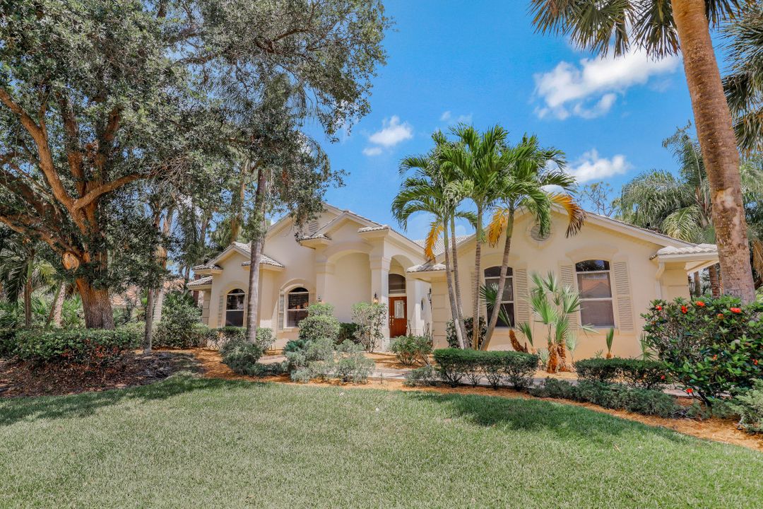 3950 Lakemont Dr, Bonita Springs, FL 34134