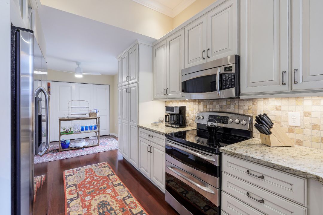 2208 Paget Cir, Naples, FL 34112