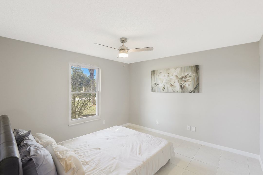 18469 Phlox Dr, Fort Myers, FL 33967