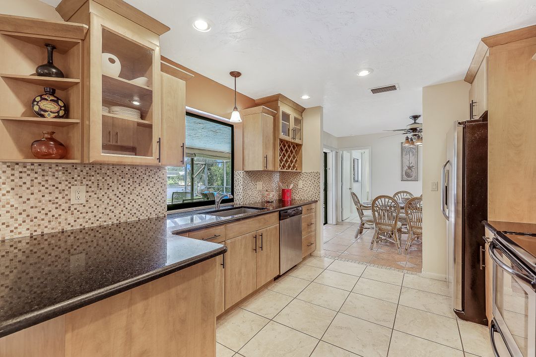 2002 SE 6th Ave, Cape Coral, FL 33990