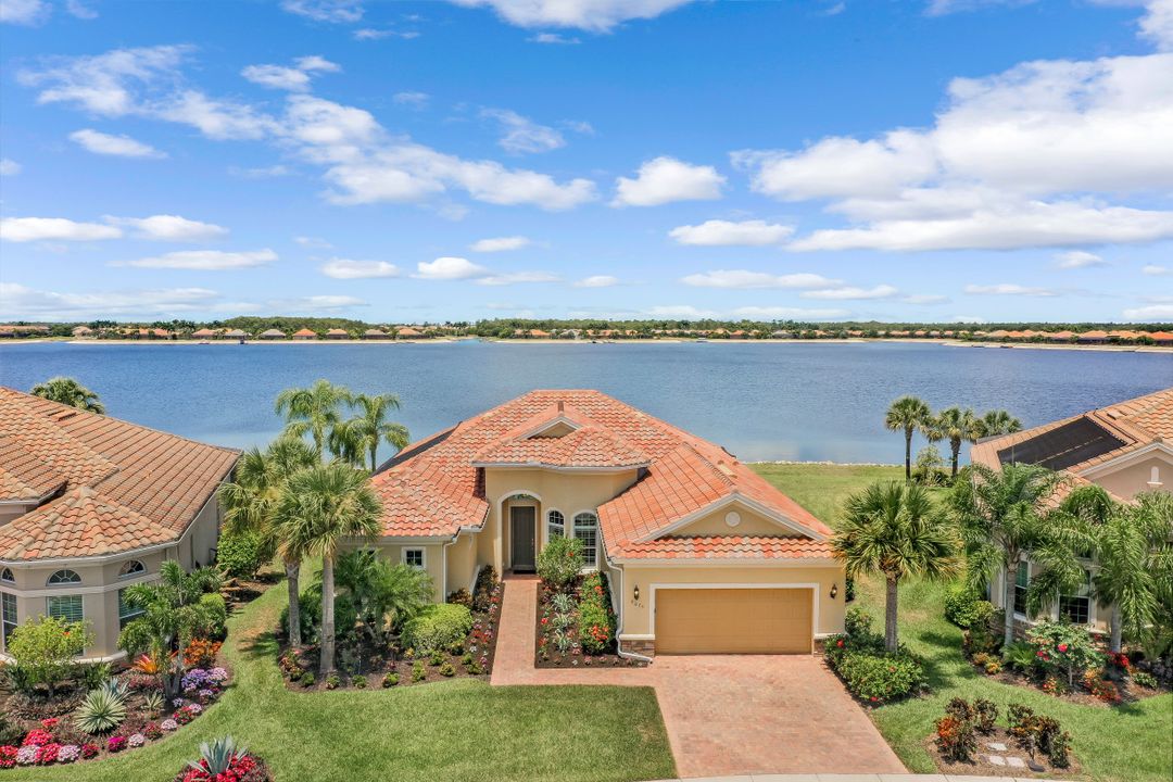 9075 Graphite Cir, Naples, FL 34120
