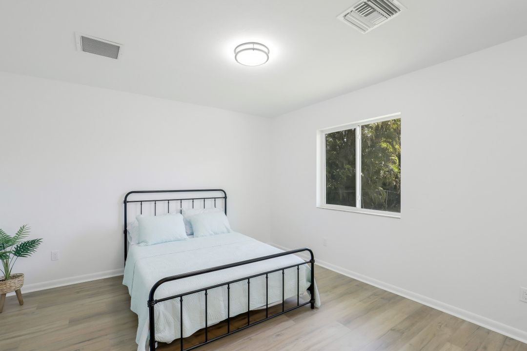 5118 York Ct, Cape Coral, FL 33904