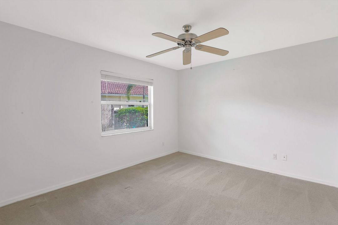 1010 Moon Lake Dr, Naples, FL 34104