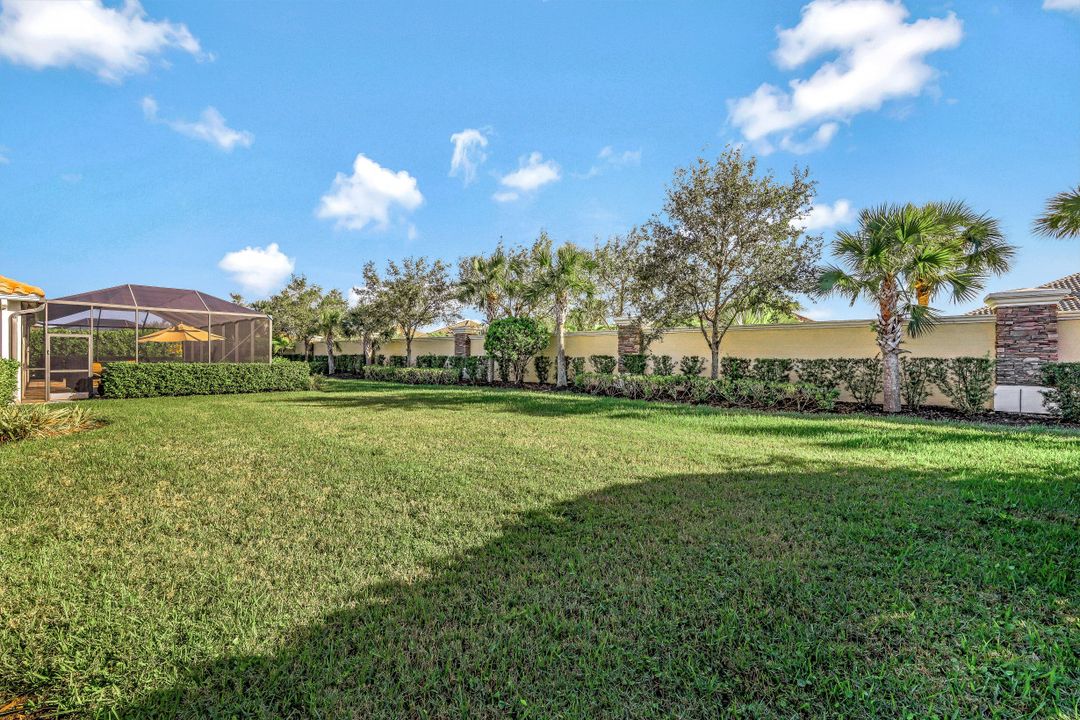 9328 Fieldstone Ln, Naples, FL 34120