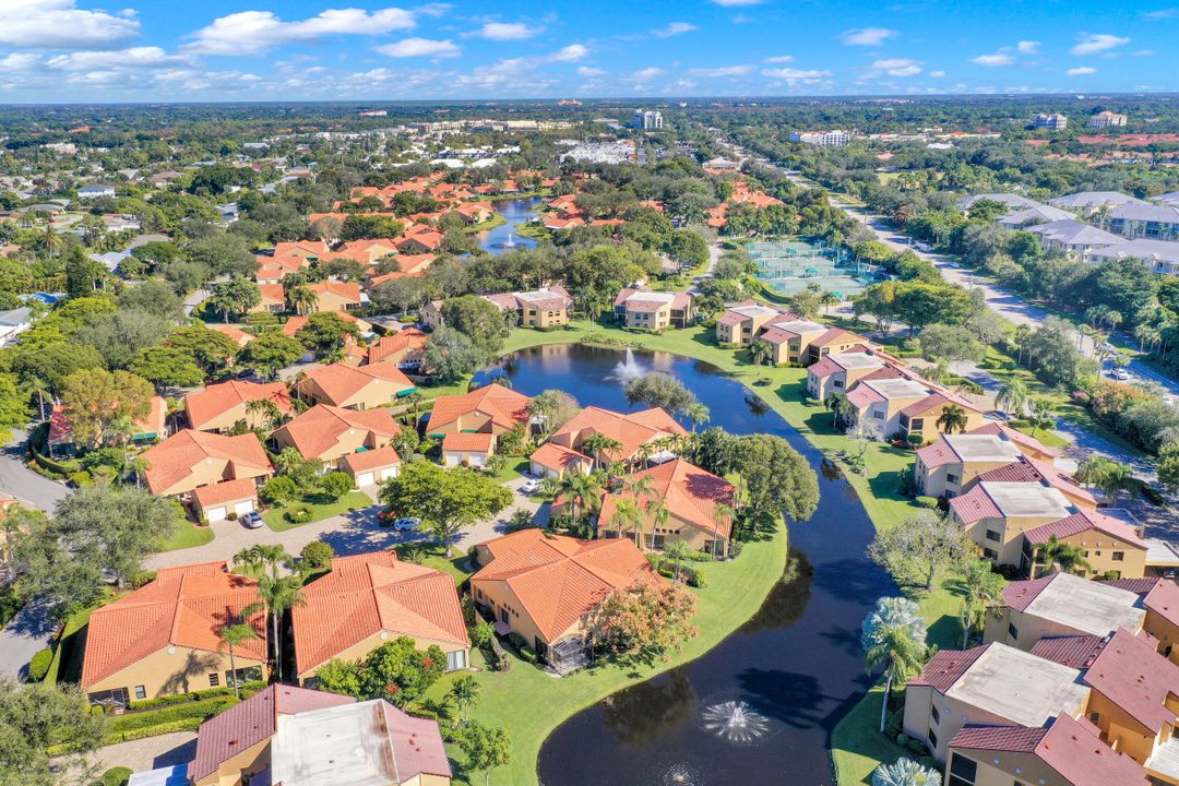 547 Beachwalk Cir, Naples, FL 34108