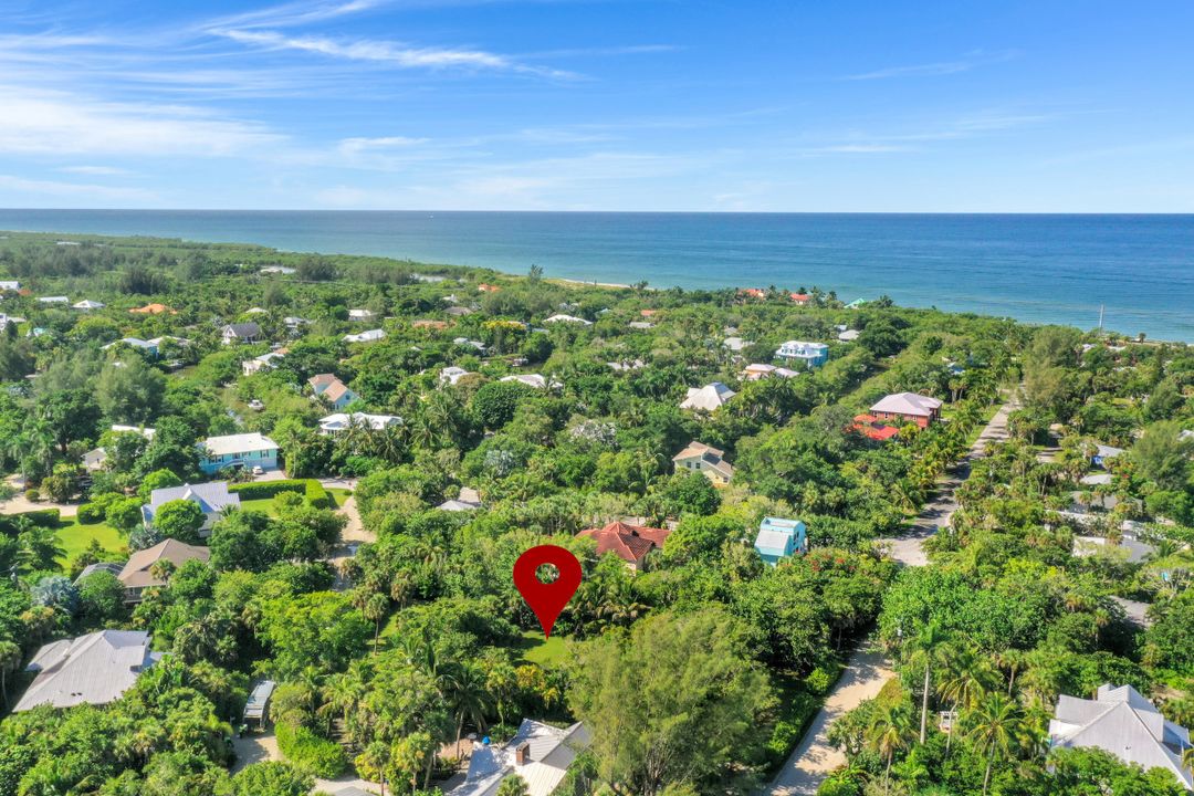 2562 Coconut Dr, Sanibel, FL 33957