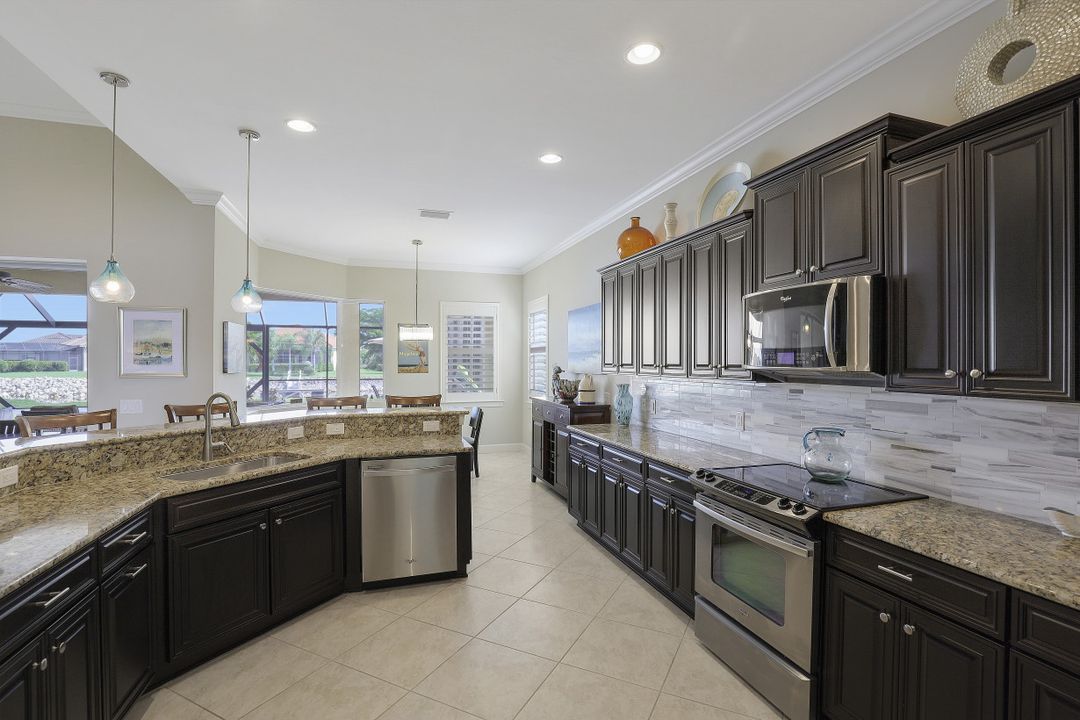 9091 Graphite Cir, Naples, FL 34120