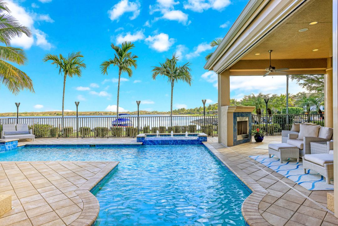 9214 Marble Stone Dr, Naples, FL 34120