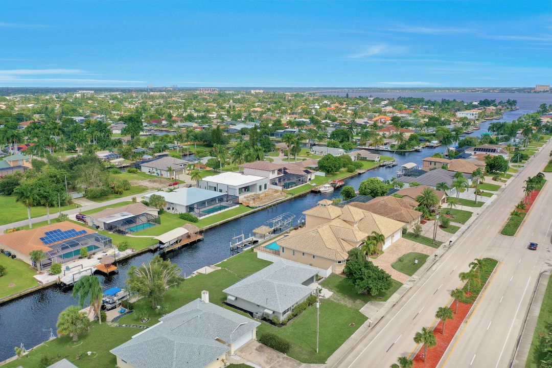 825 Lucerne Pkwy, Cape Coral, FL 33904