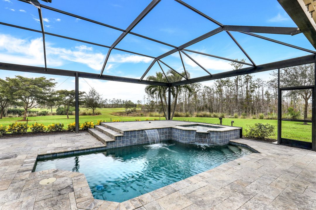 8815 Vaccaro Ct, Naples, FL 34119