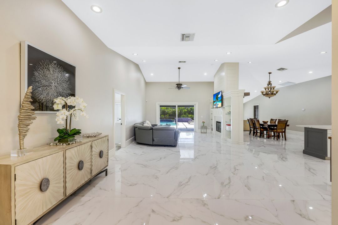 720 17th St NW, Naples, FL 34120