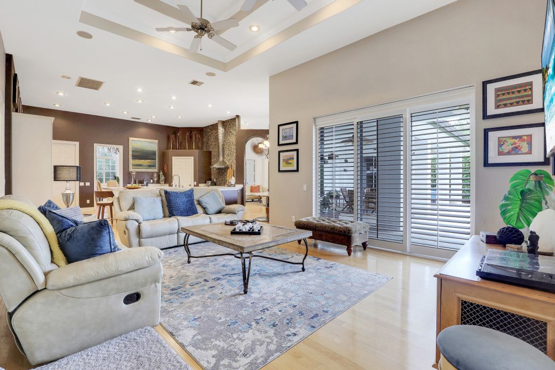 9925 Clear Lake Cir, Naples, FL 34109