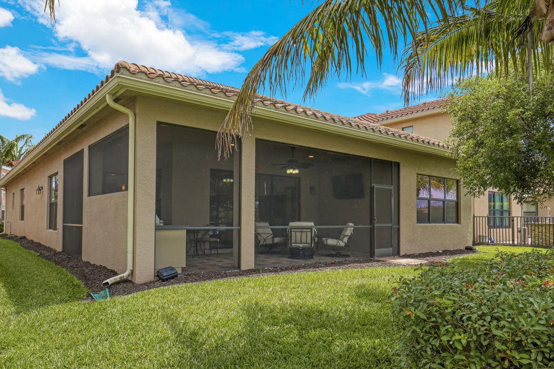 13719 Luna Dr, Naples, FL 34109