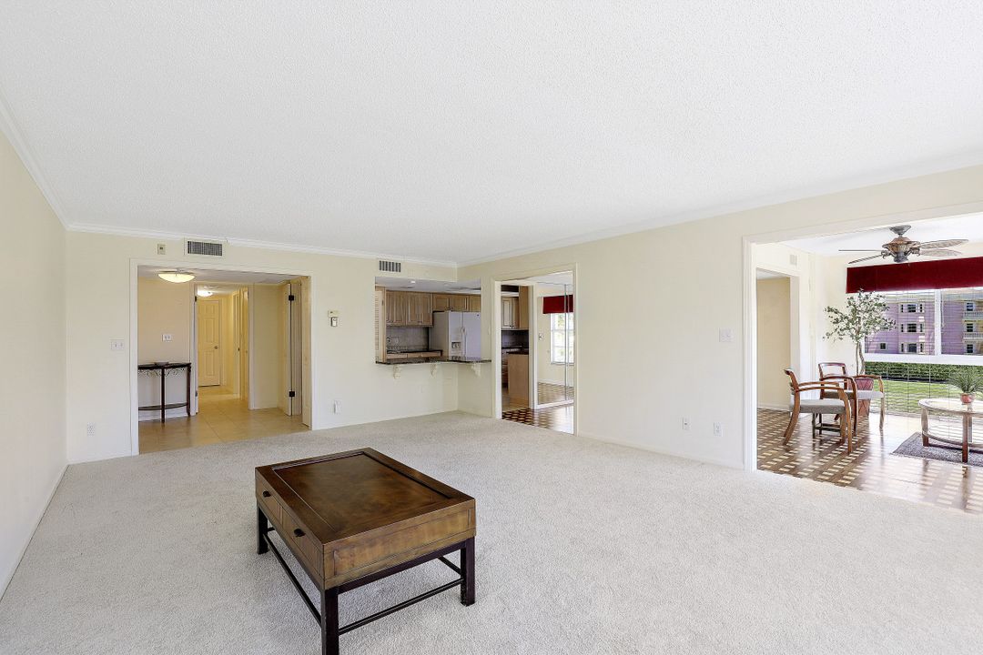 1900 Gulf Shore Blvd N #201, Naples, FL 34102