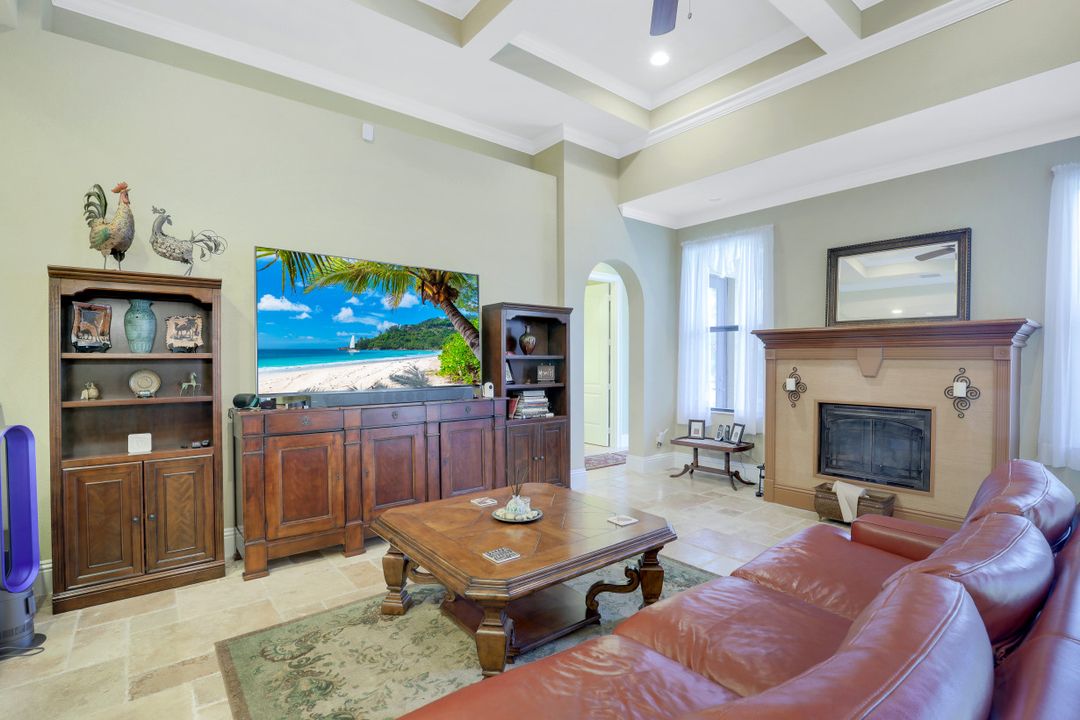 641 27th St SW, Naples, FL 34117