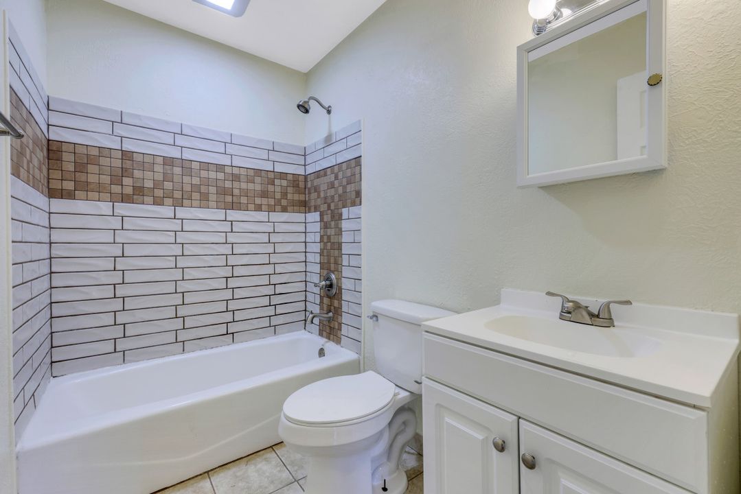 5202 Cypress Ln, Naples, FL 34113