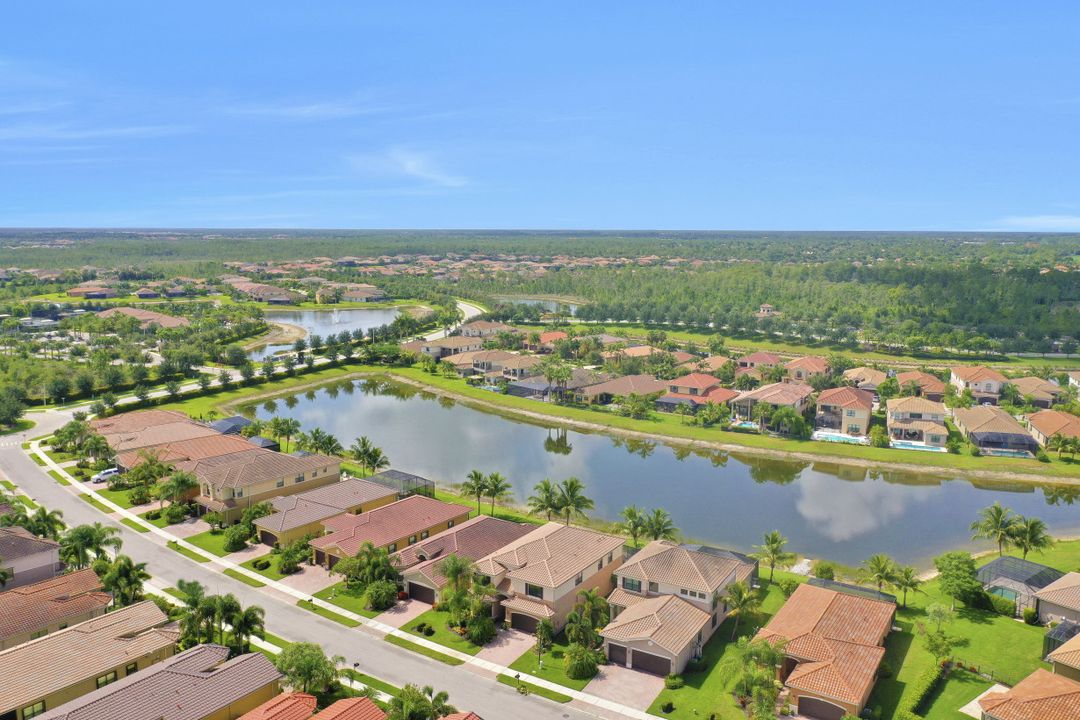 3718 Pleasant Springs Dr, Naples, FL 34119