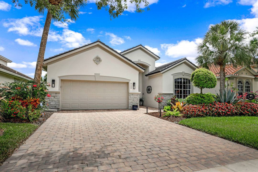 9150 Quartz Ln, Naples, FL 34120