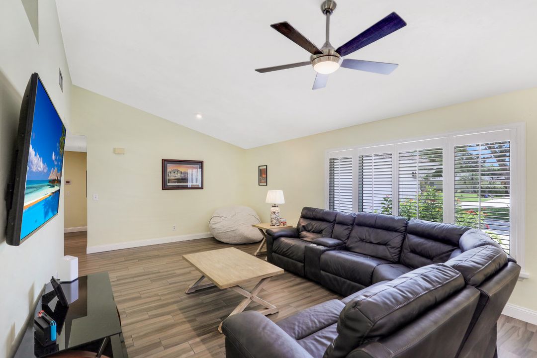 10430 Windsor Way, Naples, FL 34109