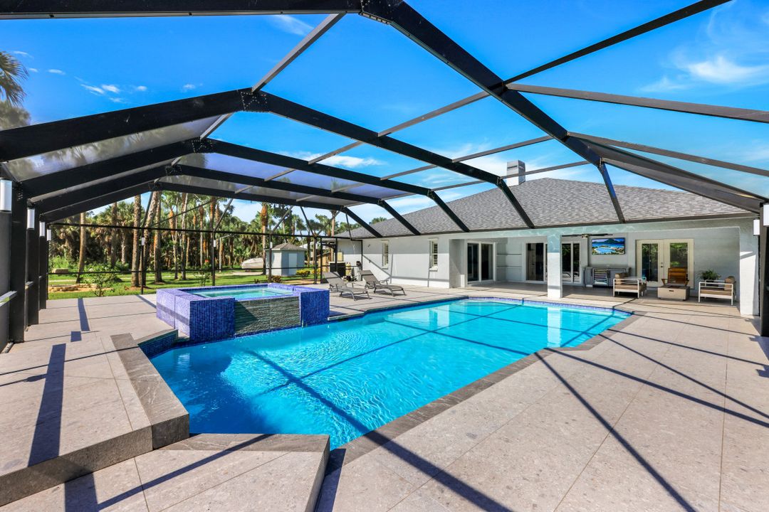 720 17th St NW, Naples, FL 34120