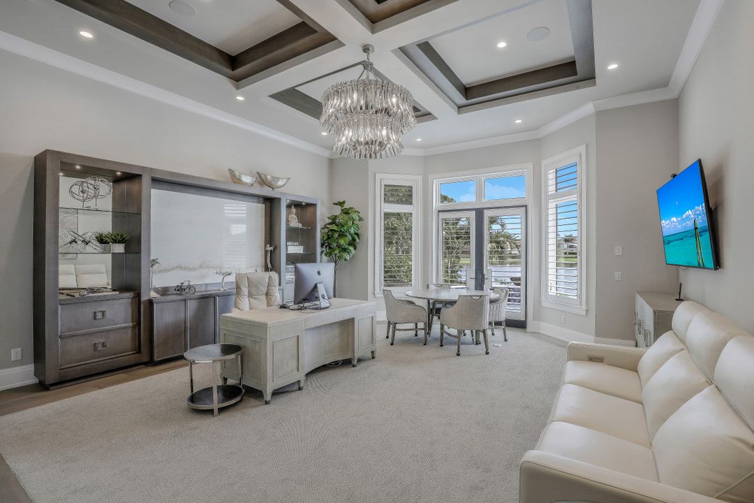 5937 Sunnyslope Dr, Naples, FL 34119