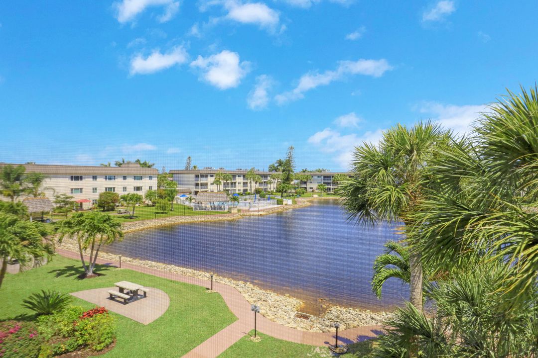 1004 Manatee Rd #H301, Naples, FL 34114